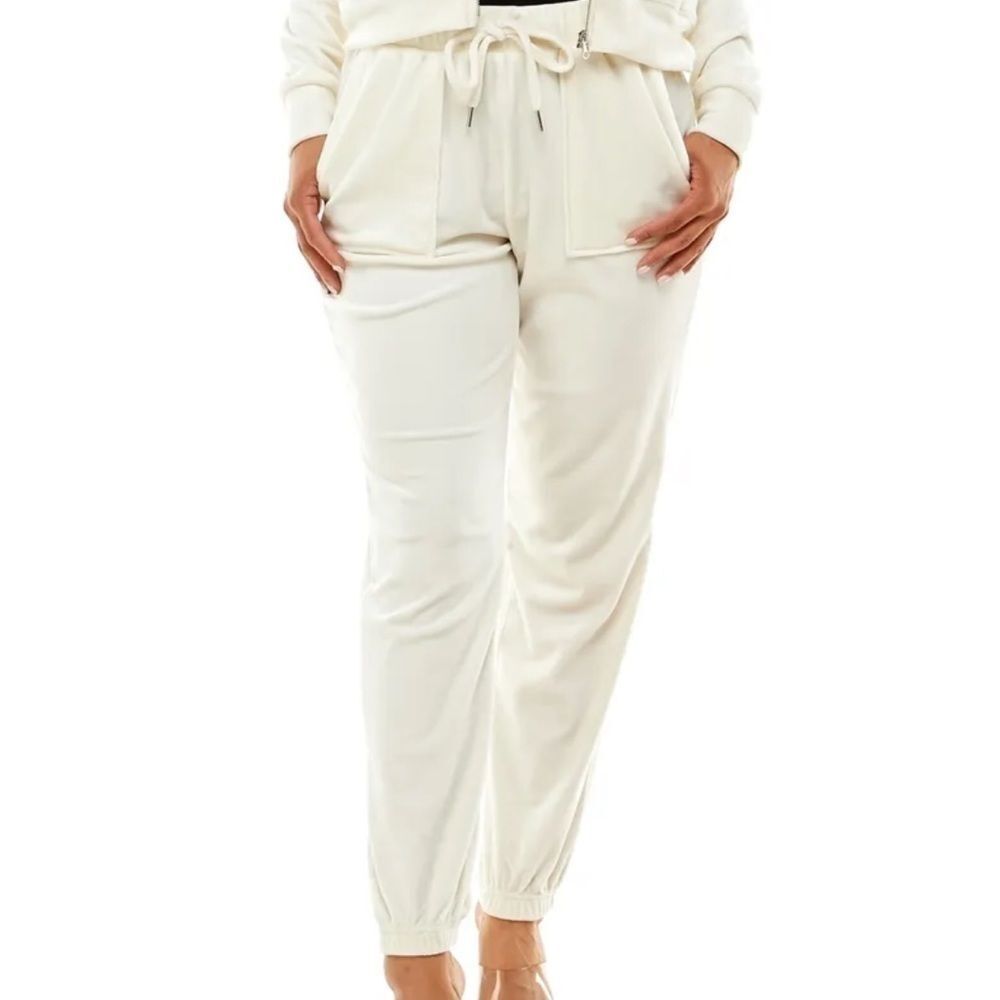 CRAVE FAME
Juniors' Utility-Pocket Velour Jogger Pants size M Ivory